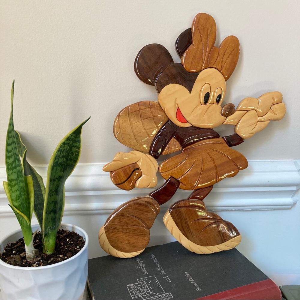 Minnie Mouse wall decor